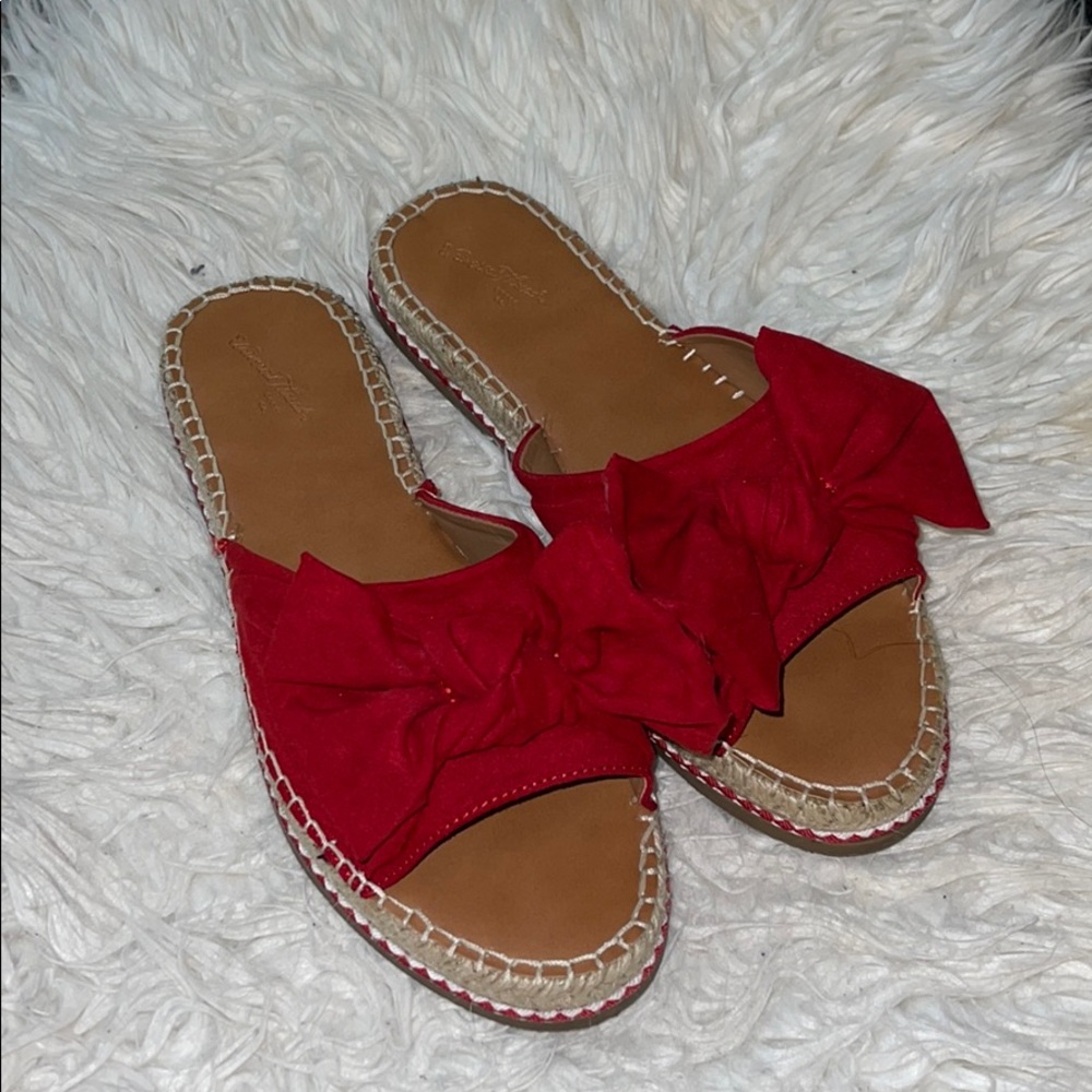 RED SANDALS ♥️